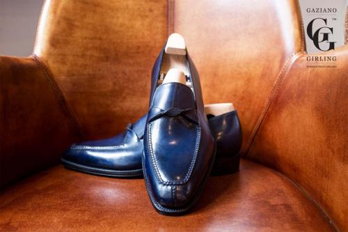 Avignon in sapphire patina with stingray medallion