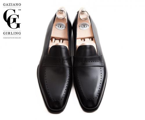 Biaritz made in Black calf on the KN14 last.