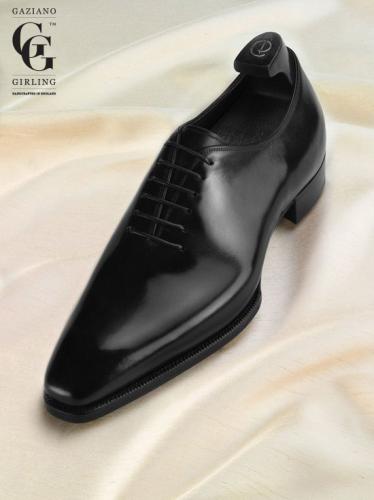 Deco Cooper made in black calf on the Deco square last