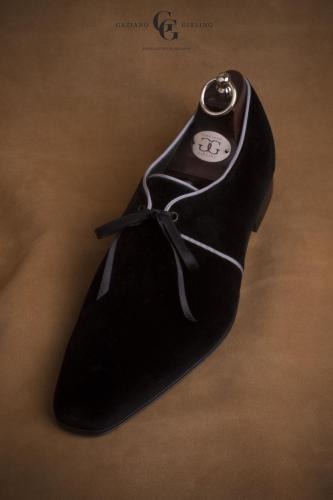 Forthsyth made in Black Velvet with silber gross grain binding